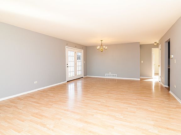 4th image of 611-613 Chardonnay Ln