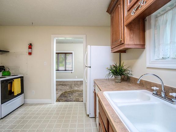 2nd image of 3725 Lincolnway E #B