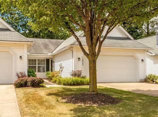 6880 Cottage Cir, North Ridgeville, OH 44039