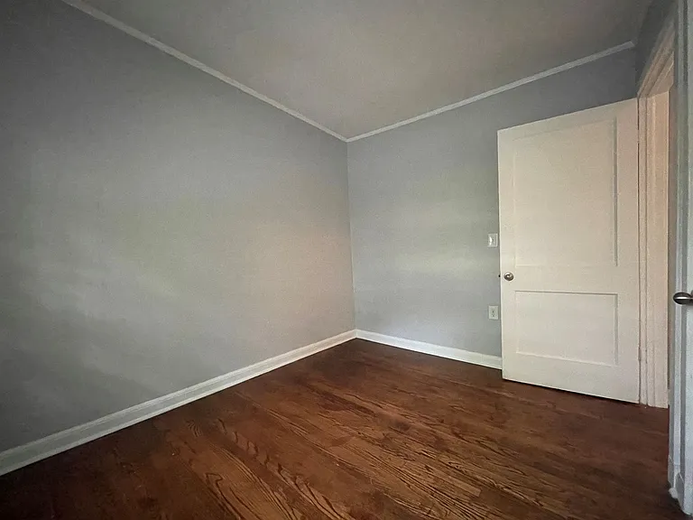Dolphin Apartments — Photo 11