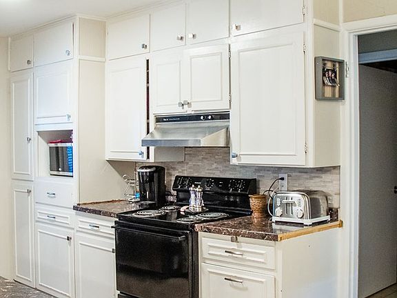 4th image of 3222 Camarie Ave