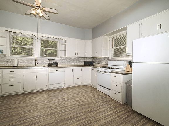 3rd image of 2108 Camanche Ave