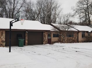 20 Glendale Dr, Bay City, MI 48706