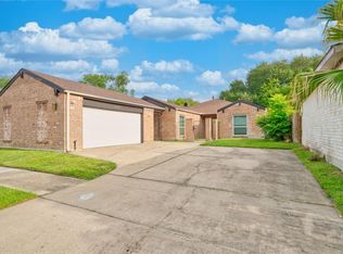 7838 Vickijohn Dr, Houston, TX 77071