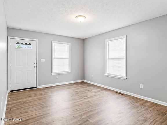3rd image of 120 Clifton Ct