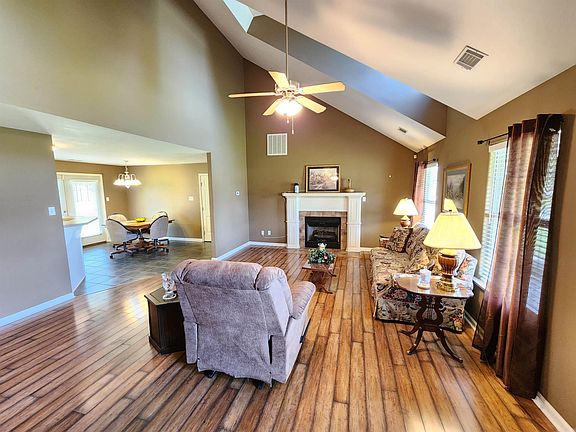 5th image of 108 Meadows Ln
