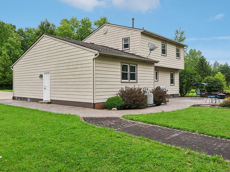 4702 Alger Rd — Photo 37