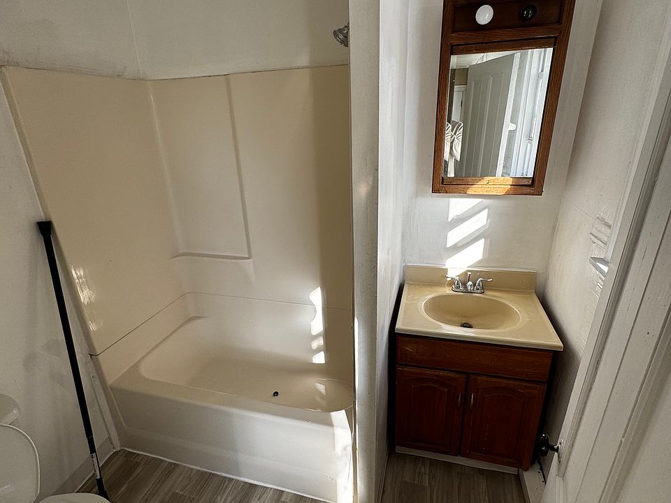 1st image of 40-42 Lincoln Ave #3