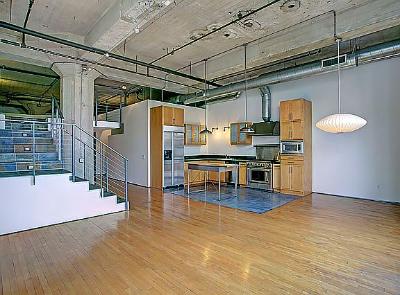 4th image of 115 W 4th St Unit 202