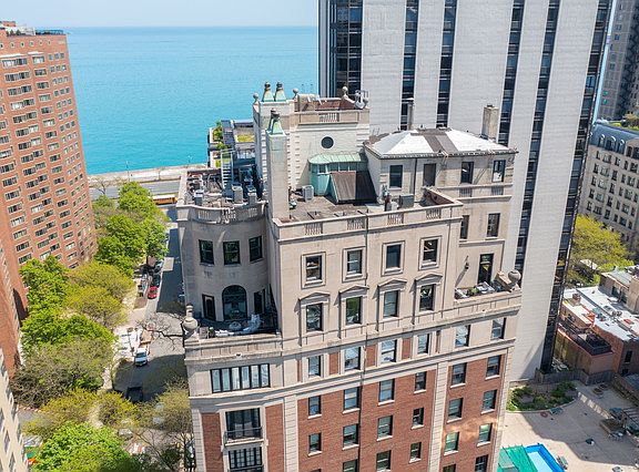 5th image of 1325 N Astor St #13