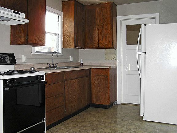 3rd image of 620 1/2 Henderson Ln