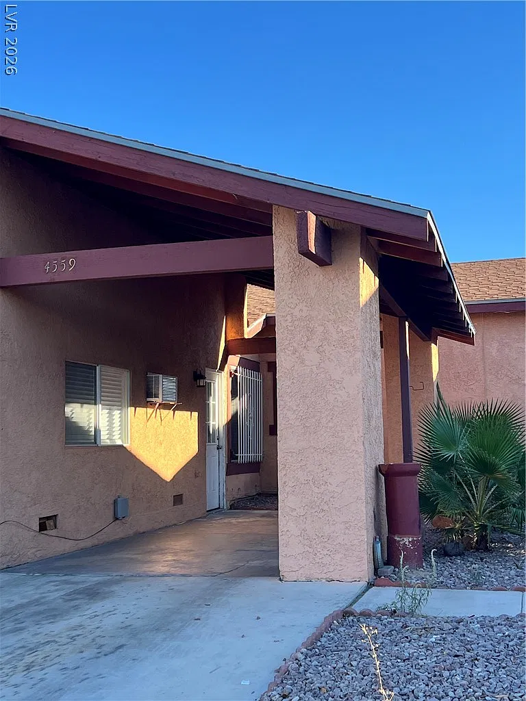 3 bed, 2.0 bath, 989 sqft, $1,500 — Photo 2