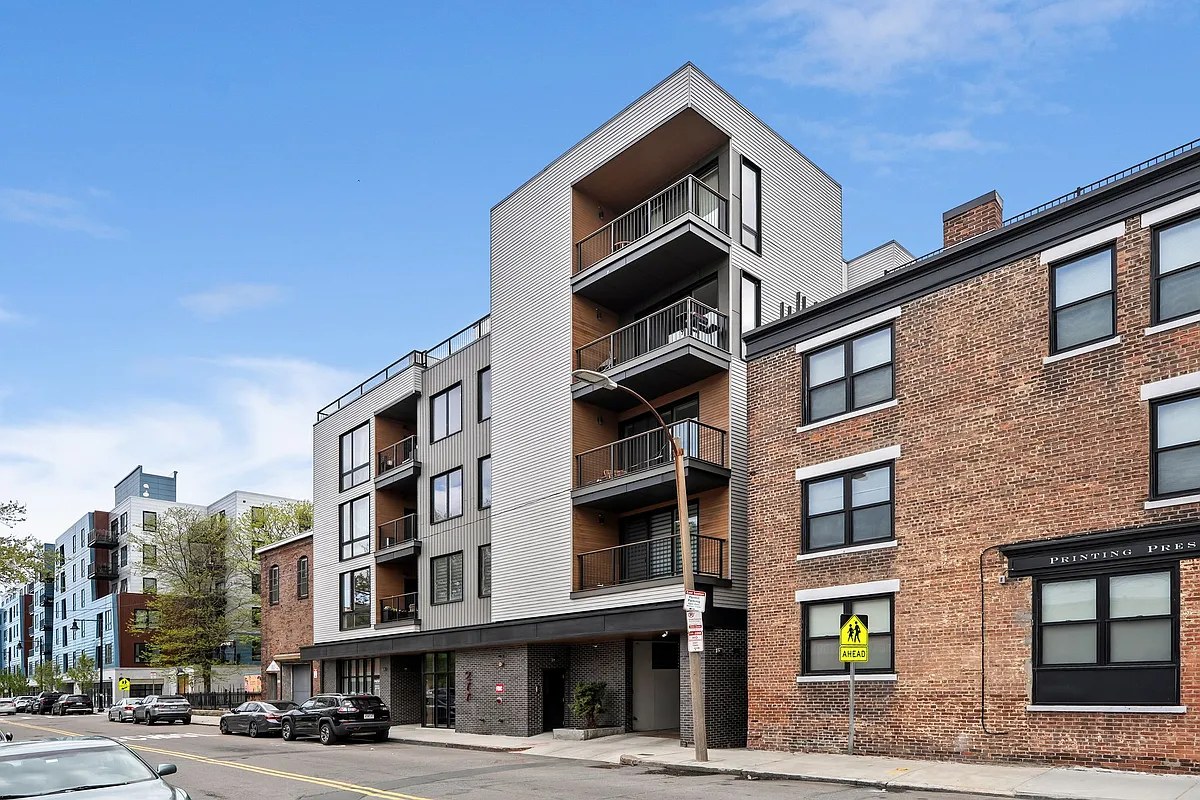 Building Photo - 277 Border St #204