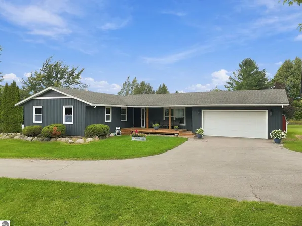 11311 E 46th Rd, Cadillac, MI 49601