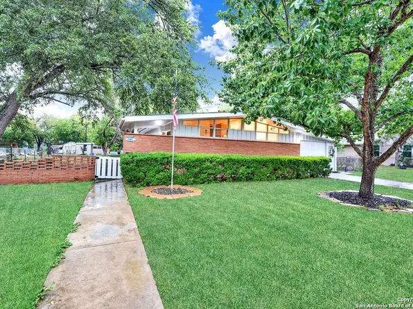 1107 29TH ST, Hondo, TX 78861