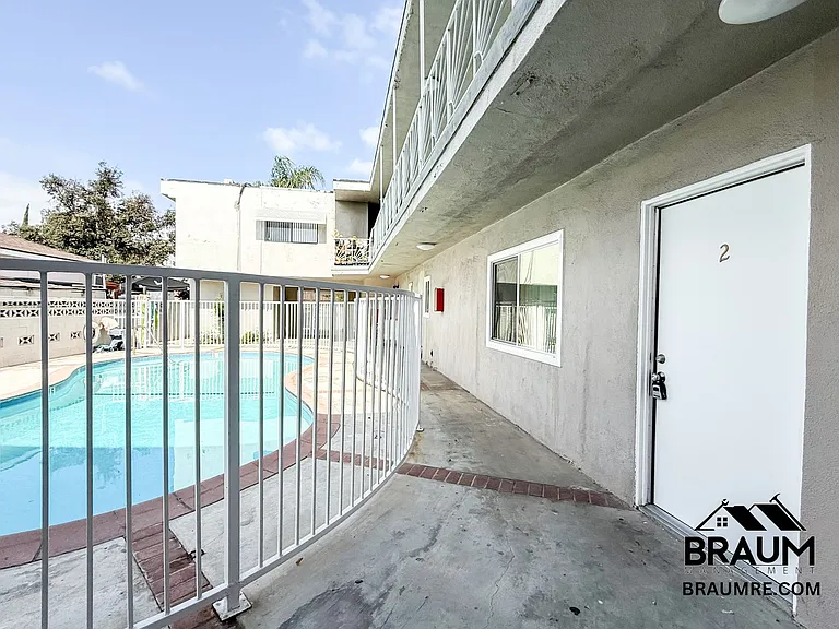 6336 TUJUNGA AVENUE — Photo 3