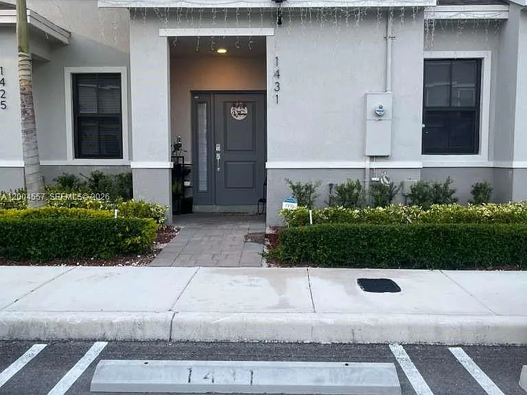 1431 NE 3rd Ave — Photo 2