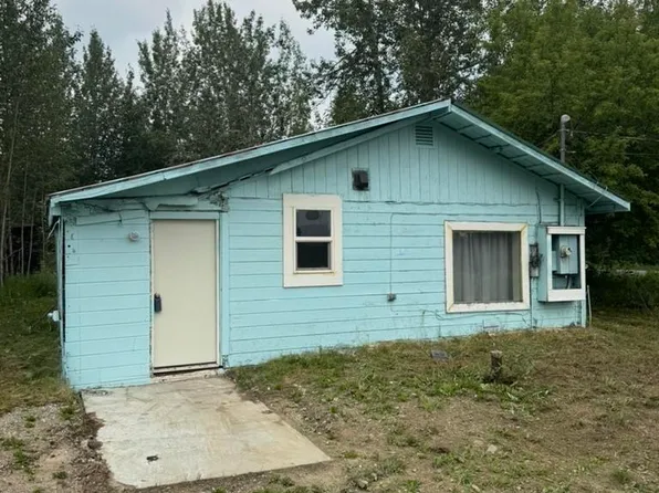 2748 Perimeter Dr, North Pole, AK 99705