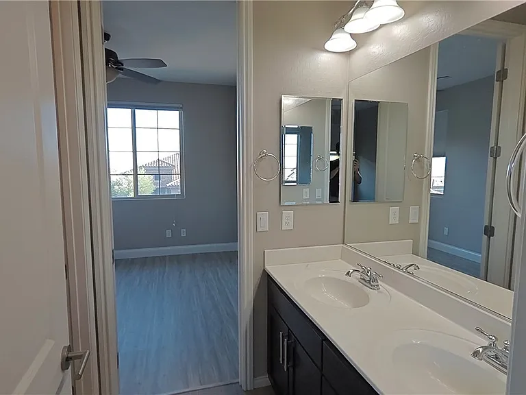 2868 Josephine Dr — Photo 40