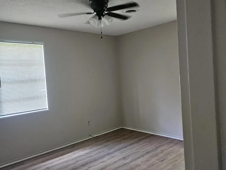 641 Yates St NE — Photo 4