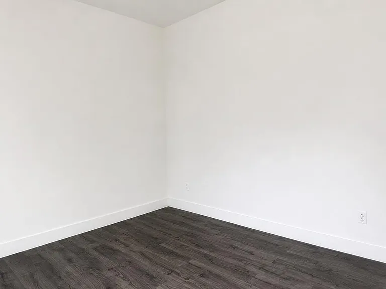 1043 Potts Dr — Photo 6