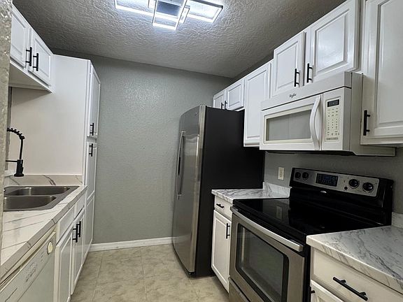 3rd image of 263 Autumn Ln APT B