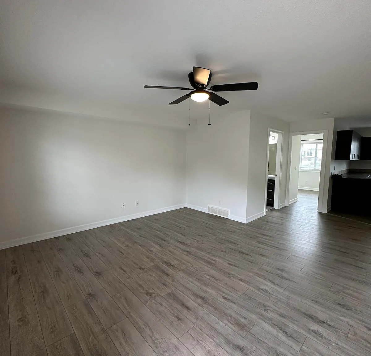 2B/2B Stckd Townhome in Copperfield(each level having its own living room) IP061 — Photo 3