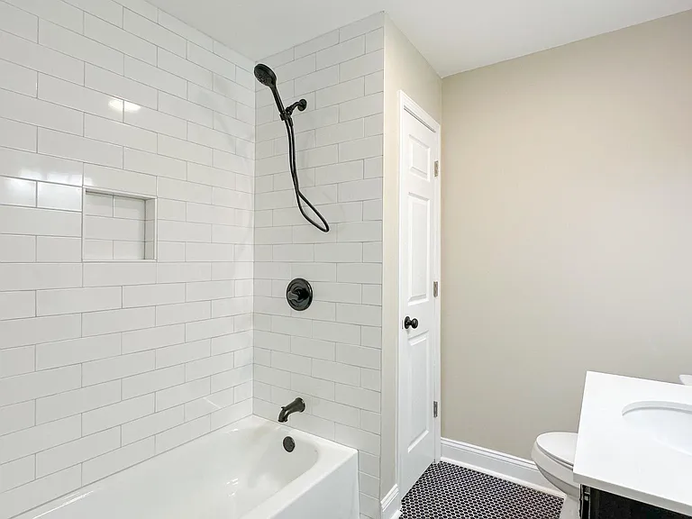 809 Teaberry Ln #B — Photo 14