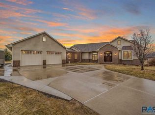 27095 Trail Ridge Ct, Harrisburg, SD 57032