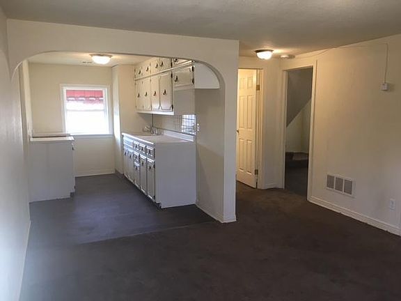 2nd image of 404 N Grand Ave