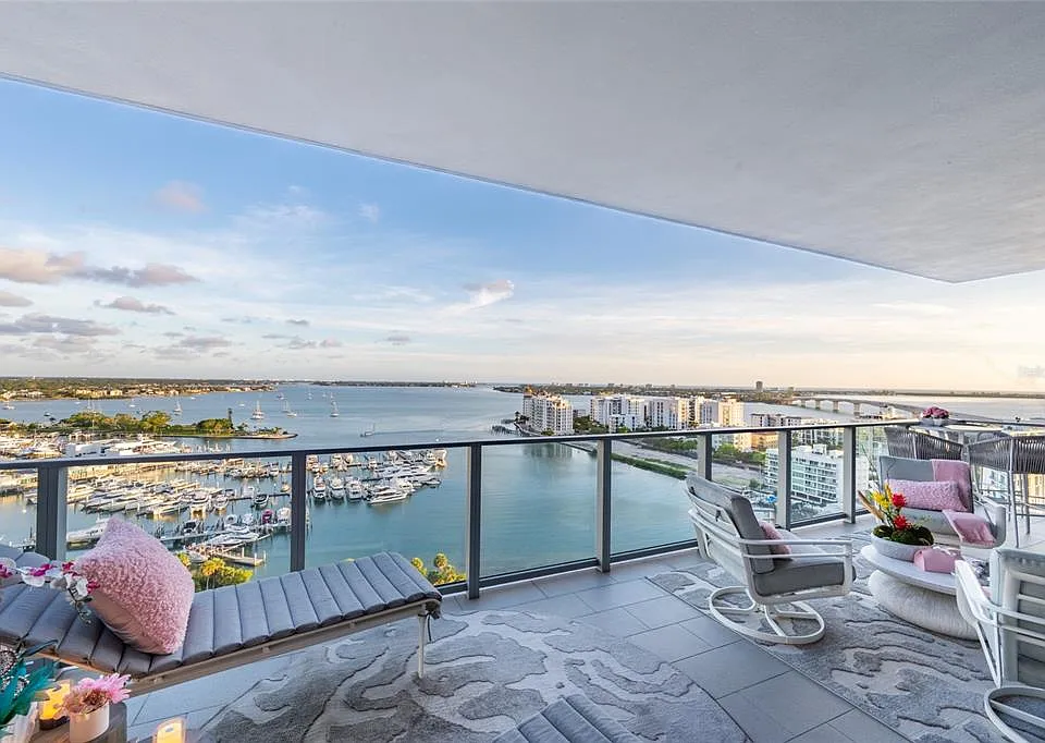 1155 N Gulfstream Ave #1607