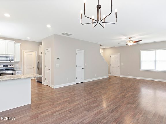 5th image of 821 Lea Landing Drive
