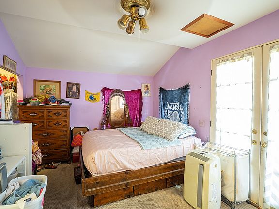 5th image of 830 N Oakway Ave