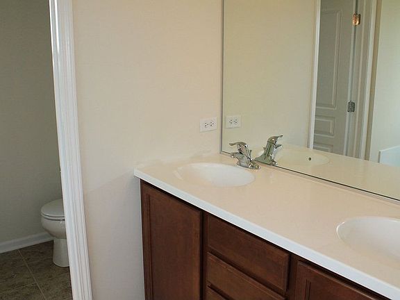 Dual Vanities in Owner's Bath