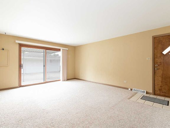 3rd image of 4633 W 106th St