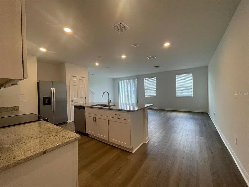 3 bed, 2.5 bath, 1566 sqft, $2,000 — Photo 3