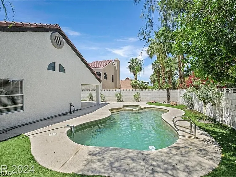 8 Barton Spring Cir — Photo 26