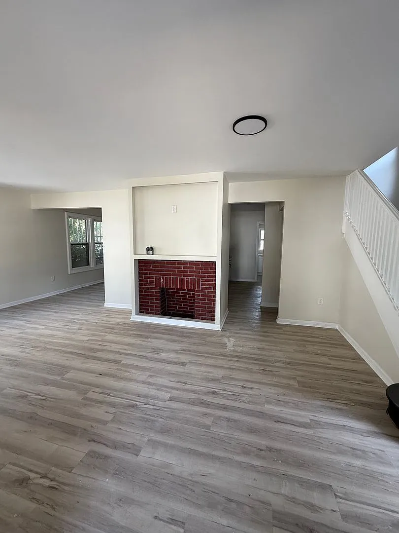 5 Bed, Single Family Home for Rent! — Photo 2
