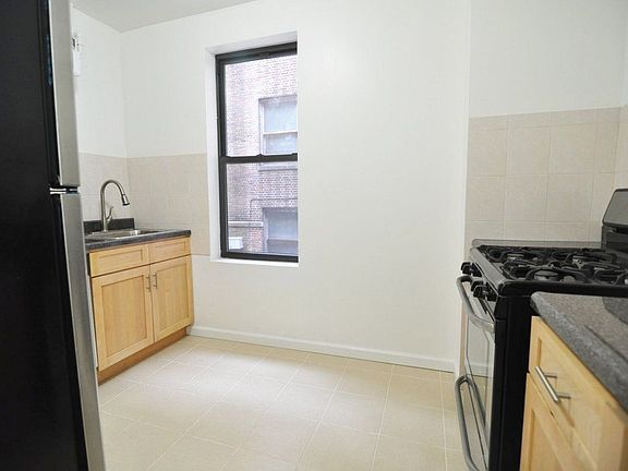 2nd image of 549 Isham St APT 8
