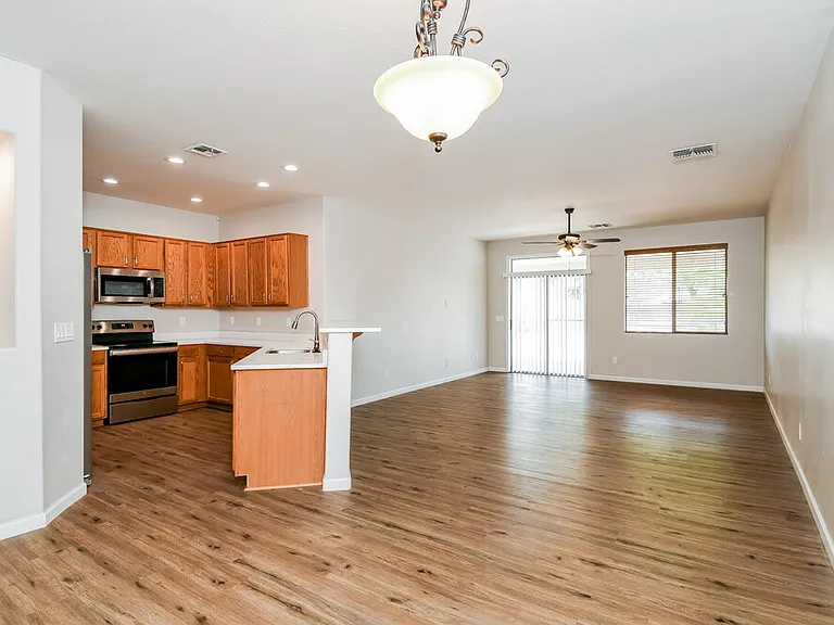 1062 E Nickleback St — Photo 6