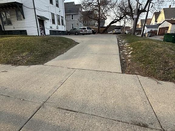 3rd image of 924 S 19th STREET