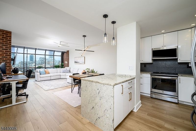 1st image of 1 Greene St #809