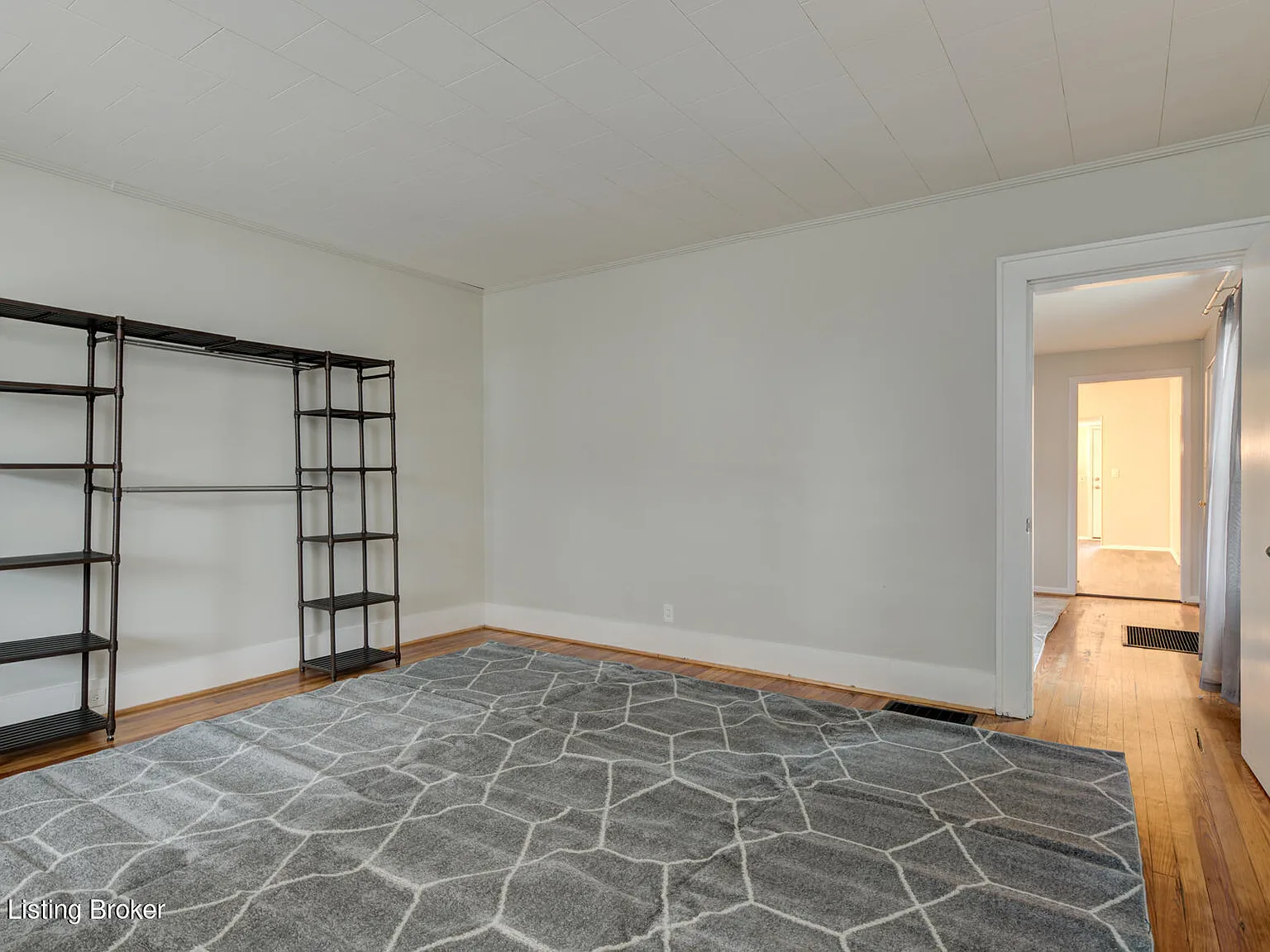 2 bed, 1.0 bath, 1120 sqft, $1,400 — Photo 3