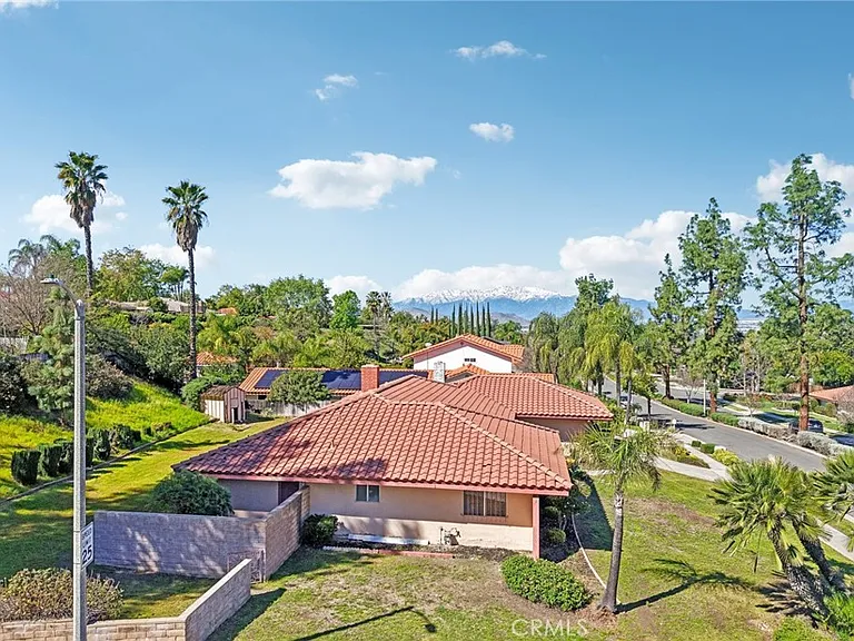 1500 Country Club Dr — Photo 38