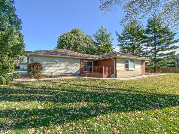 21431 West Woodland DRIVE, New Berlin, WI 53146