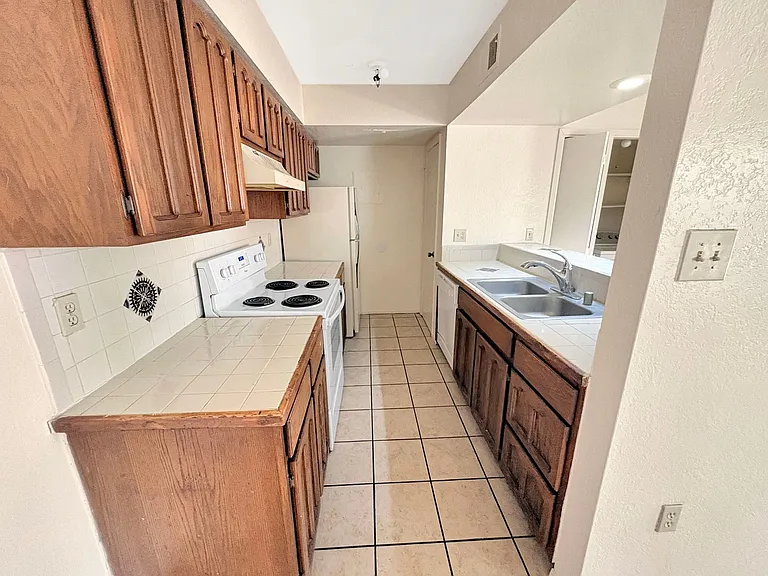 4016-4022 N Calle Grande Grande — Photo 16