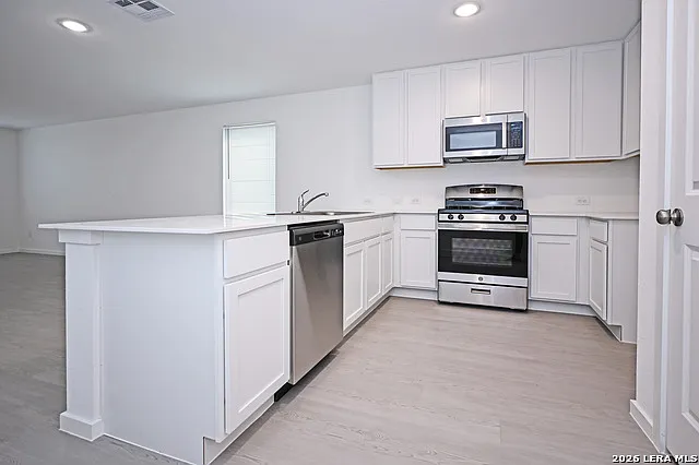 3 bed, 2.5 bath, 1360 sqft, $1,295 — Photo 3