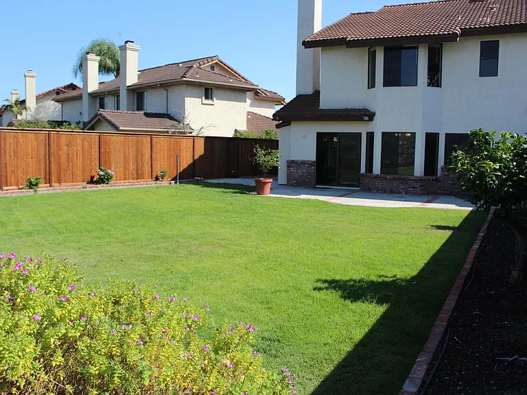 2327 Summerhill Dr — Photo 3