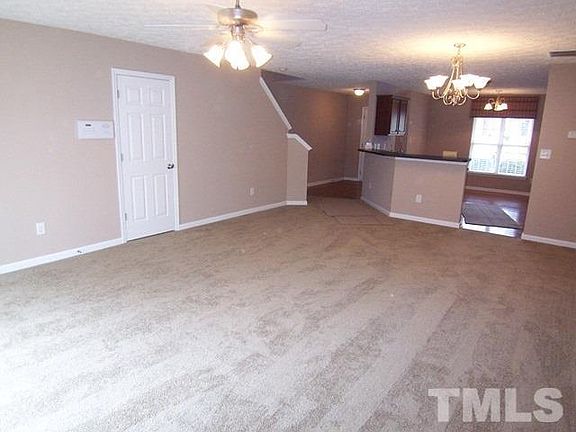 5th image of 415 Saint John Dr