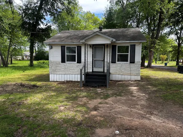 379 S Center St, Gladewater, TX 75647